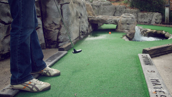 Smugglers Cove Adventure Golf