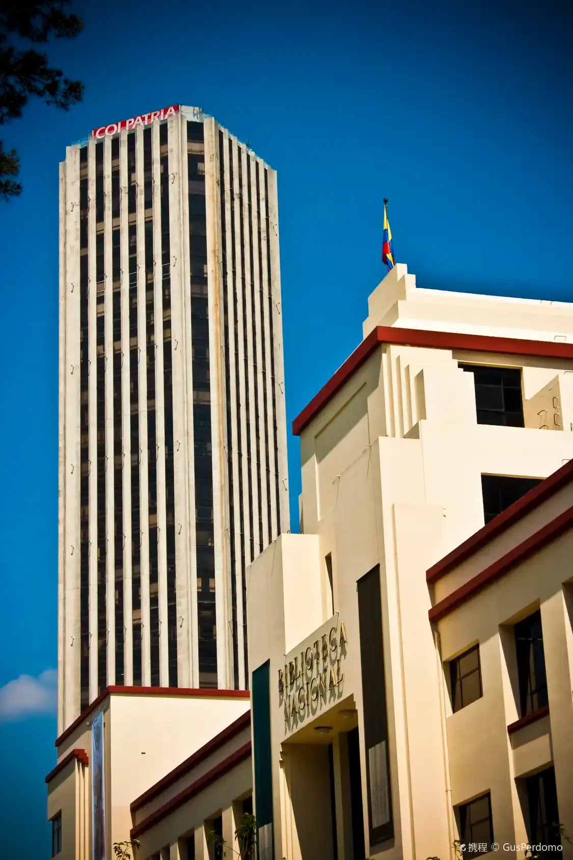 콜파트리아 타워 주변 호텔