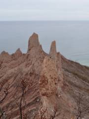 Chimney Bluffs State Park