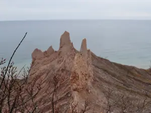 Chimney Bluffs State Park