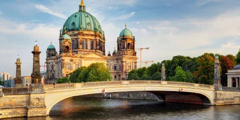 柏林亞歷山大廣場+大教堂+菩提樹下大街+弗里德里希大街一日遊