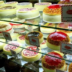 Junior's Restaurant & Bakery User Photo