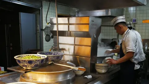 和昱锦传统牛肉面(兰州新区总店) in Gaolan
