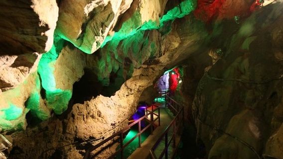 Xianren Cave