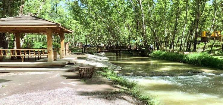 Longxi Lake Tourist Resort