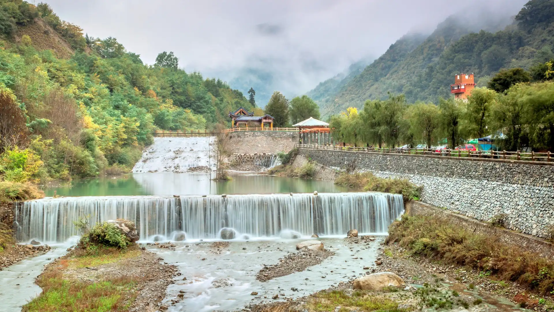 Hotels near Guan'E Gou Scenic Area