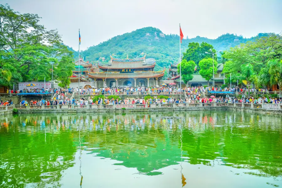 Free Life Pond, Nanputuo Temple