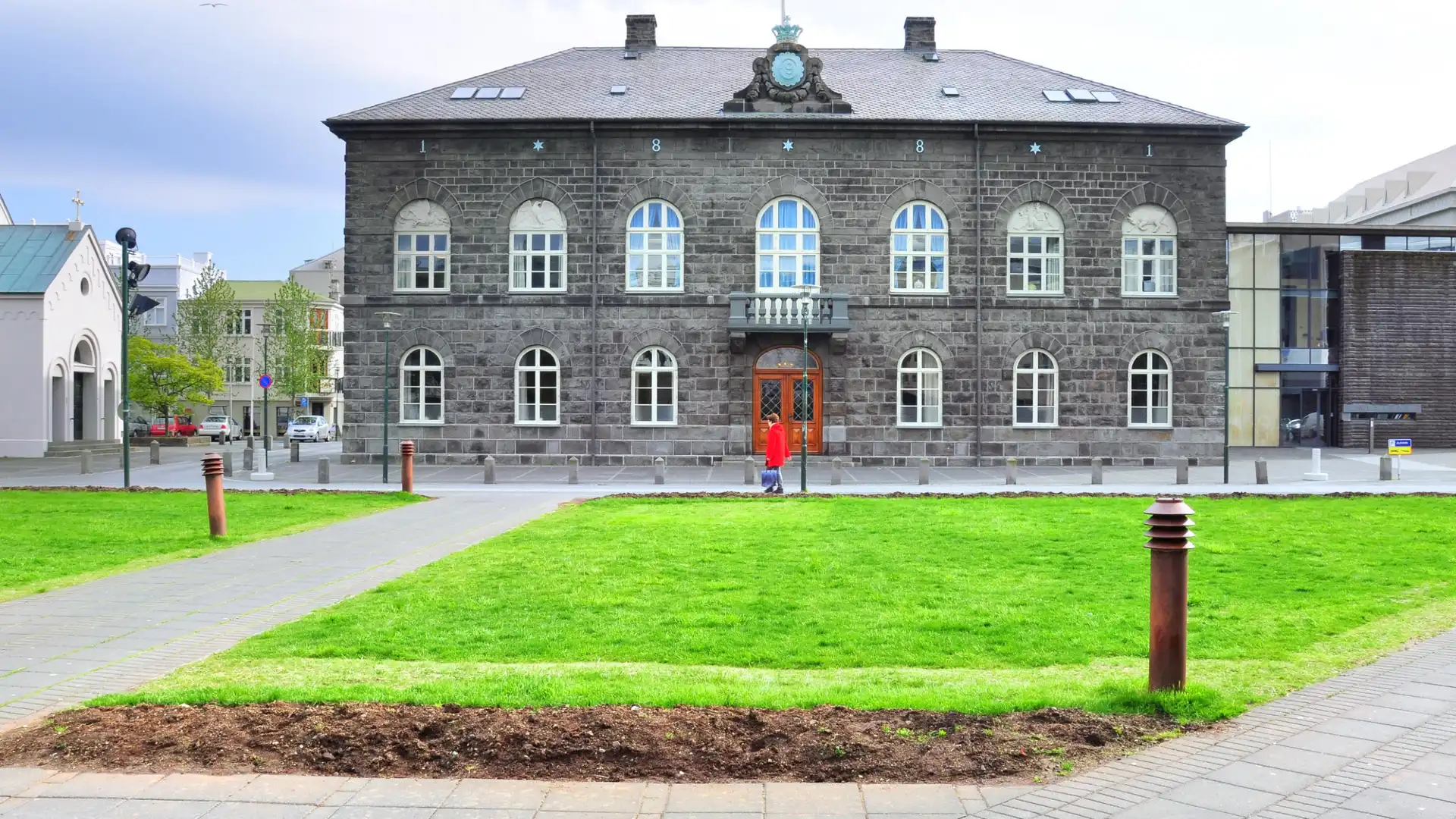Hotels near Founding of Parliament
