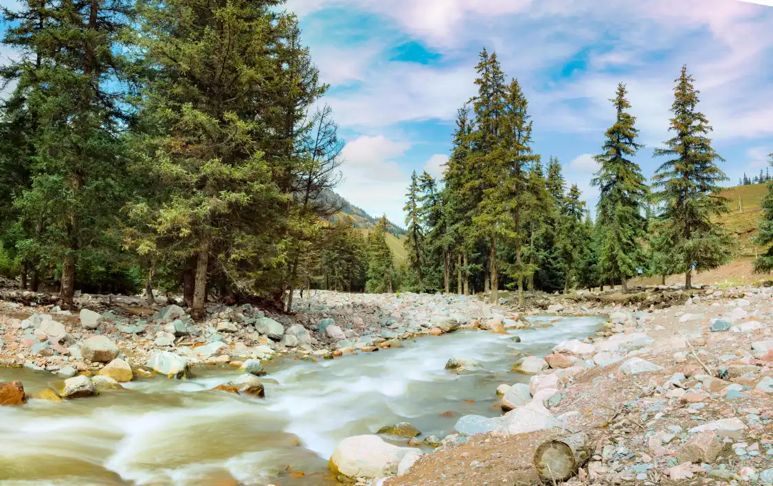 Các khách sạn gần Binggou Linhai Scenic Spot