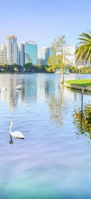 Hotels near Lake Eola Park