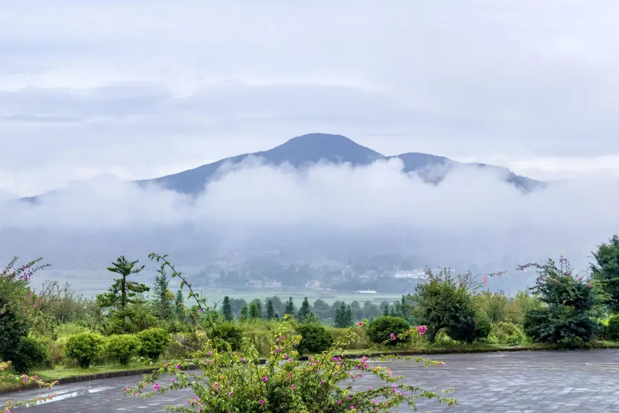 Tengchong Volcano Cluster