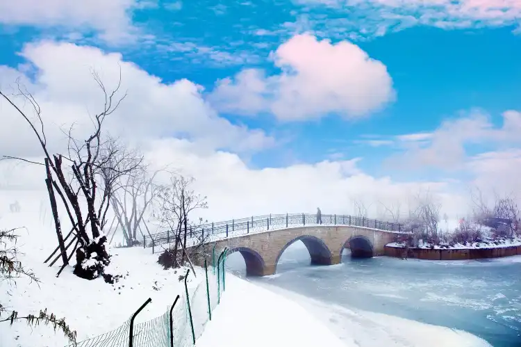 Hotels near Xiling Snow Mountain