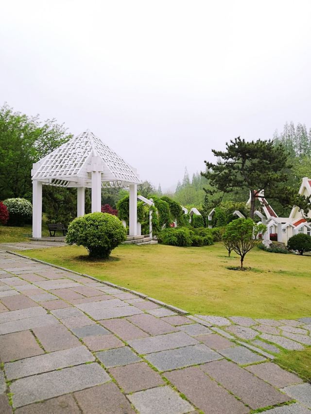 Qingdao Baihuayuan Garden