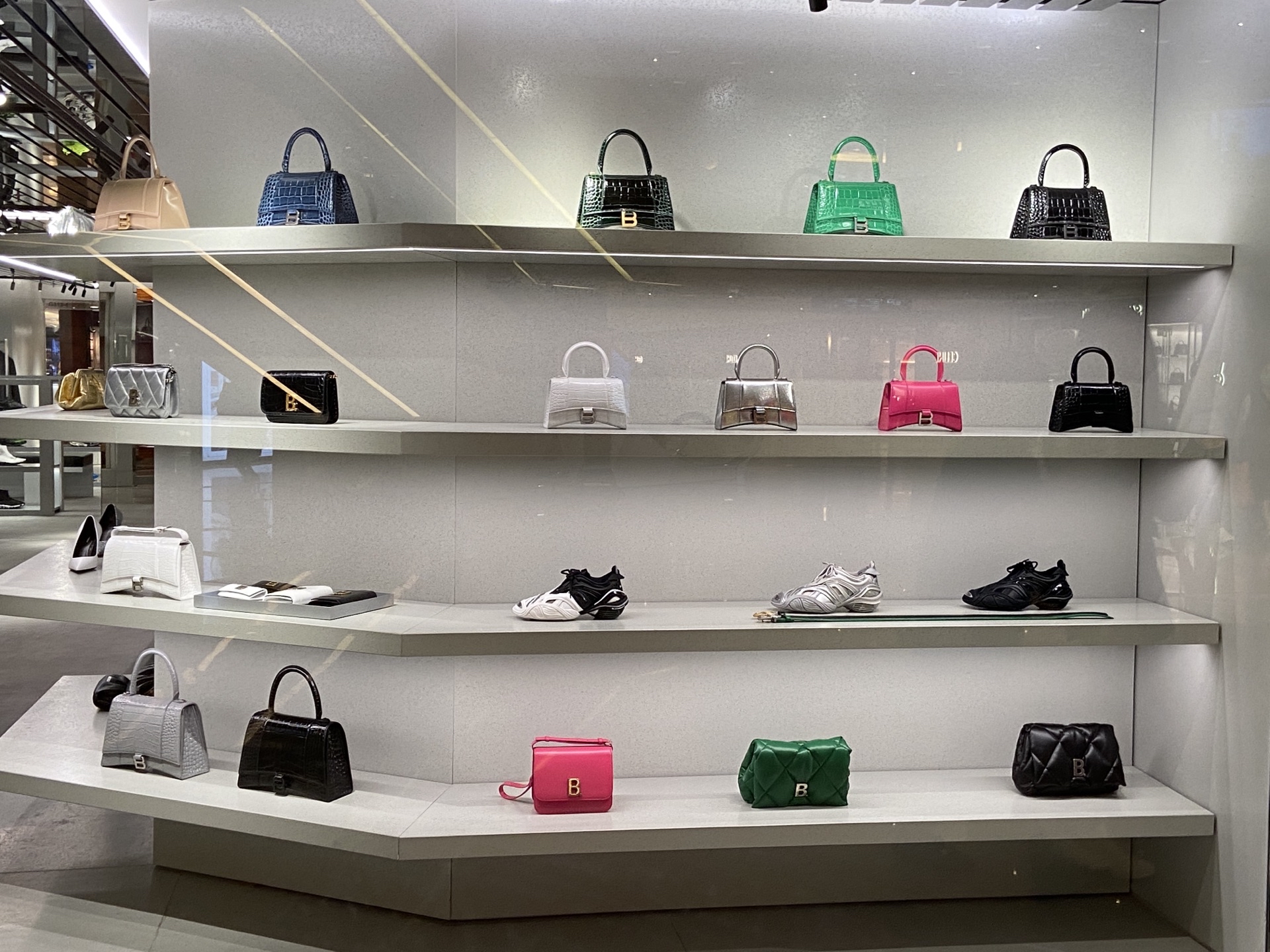 Shopping itineraries in Balenciaga Harbour City in January