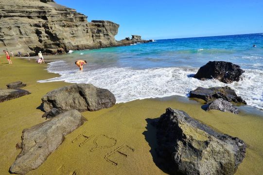 Papakōlea Green Sand Beach