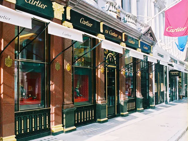 Shopping itineraries in Cartier(UK Old bond street) in September