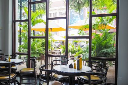 The Glasshouse Deli. Patisserie