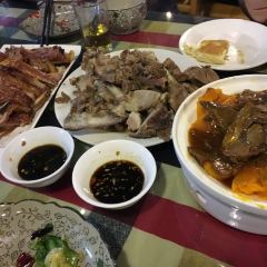 乌勒吉羊粪火自煮手扒肉饭店 User Photo