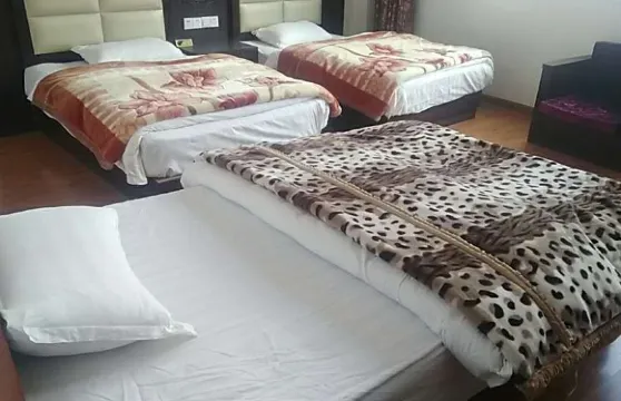 芒康萬鑫商務酒店