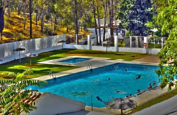 班拿瑪季泛舟平房酒店