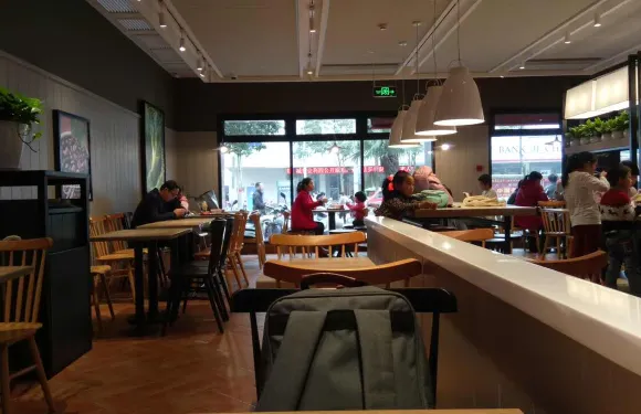 肯德基（廬江百貨大樓店）