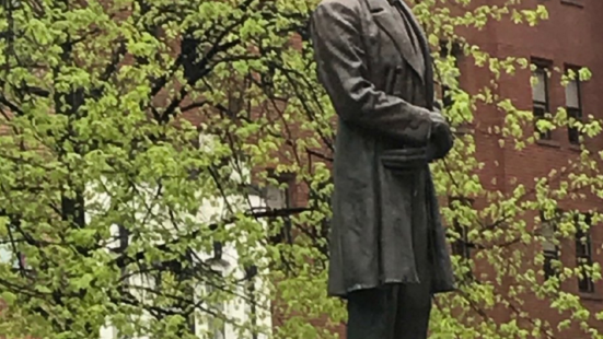 林肯雕像在自助徒步旅行的地图上，靠近圣玛丽天主教堂，历史上曼