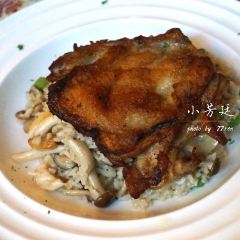 Le Petite Fontaine User Photo