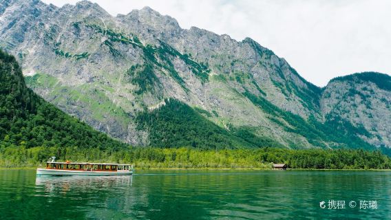 オーストリア・ザルツブルク+ドイツ・ケーニヒス湖+マジックフォレスト+ケールシュタインハウス ワンデーツアー【貸切チャーター専用】