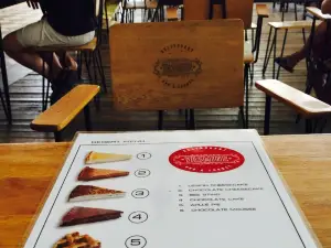 Yasmine Cafe & Restaurant