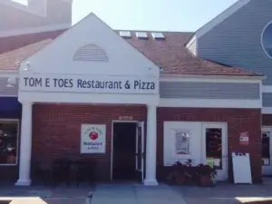 Tom-E-Toes Restaurant and Pizza