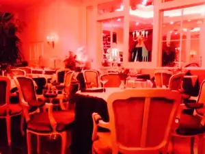 SUITE Restaurant & Lounge