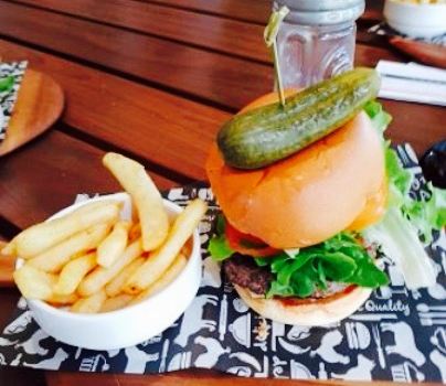 Arnie’s Cafe and Bar