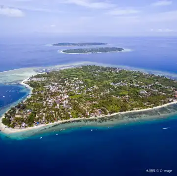 印度尼西亞西怒沙登加拉省的4星級酒店