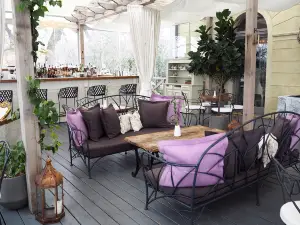 Piano Nobile Restaurant at Chateau Mcely