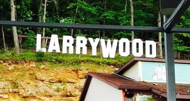 Larry's On the Lake