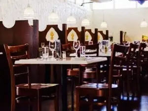 Casa Mia Cafe & Restaurant