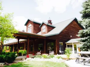 Fenton Winery & Brewery/Dream Machine Distillery