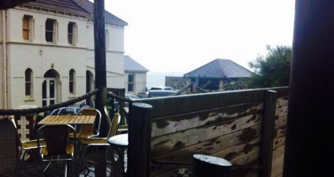 Baggy Surf Lodge &Cafe