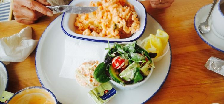 The Watersedge Beach Cafe