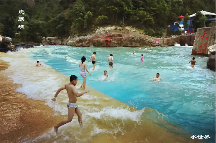 Hotels near Huju Gorge