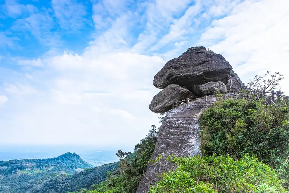 Hotels near Baishiling Tourism Scenic Area