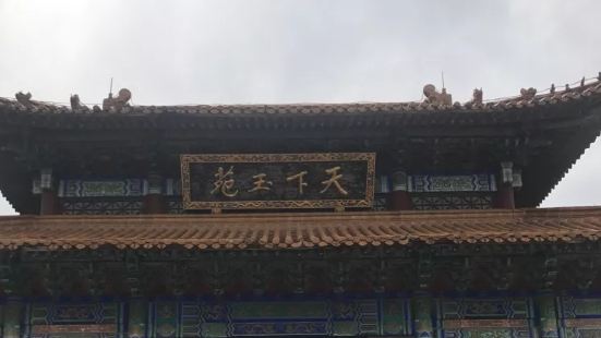 西隱禪寺，又名江南玉佛寺，是天下玉苑景區最具精華的景點之一。