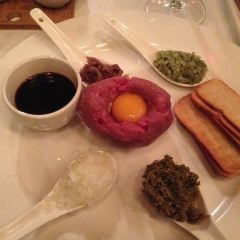 The Hussar Grill 여행 사진