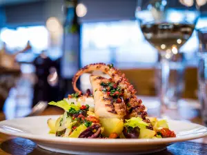 Tozi Restaurant & Bar