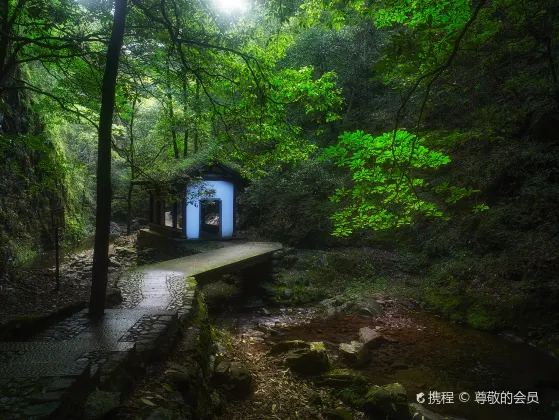 Отели с услугой бассейном в г. Чжуцзи