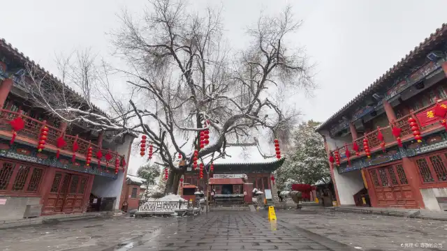 鄰近城隍廟的酒店