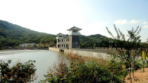 Jigongshan Taohuazhai Sceneic Area