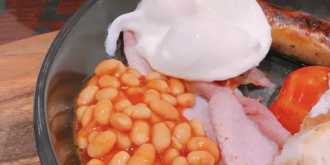 A Mano Restaurant & Bar