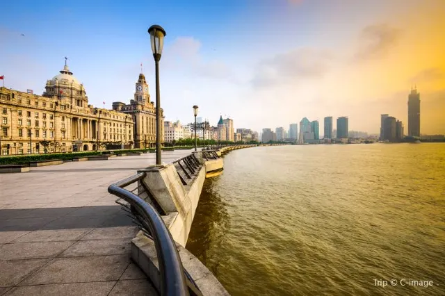 One of Best-known Landmark in Shanghai: Never Miss the Bund (Wai Tan)