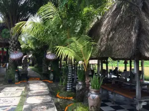 Warong Ikan Bakar dan Kolam Pancing Sawah Indah